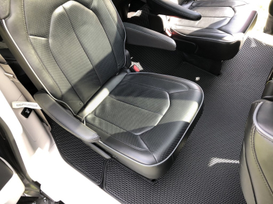 Autokoberce do Chrysler Pacifica 7-miestny Benzín 2 gen Minivan (2016-2025)